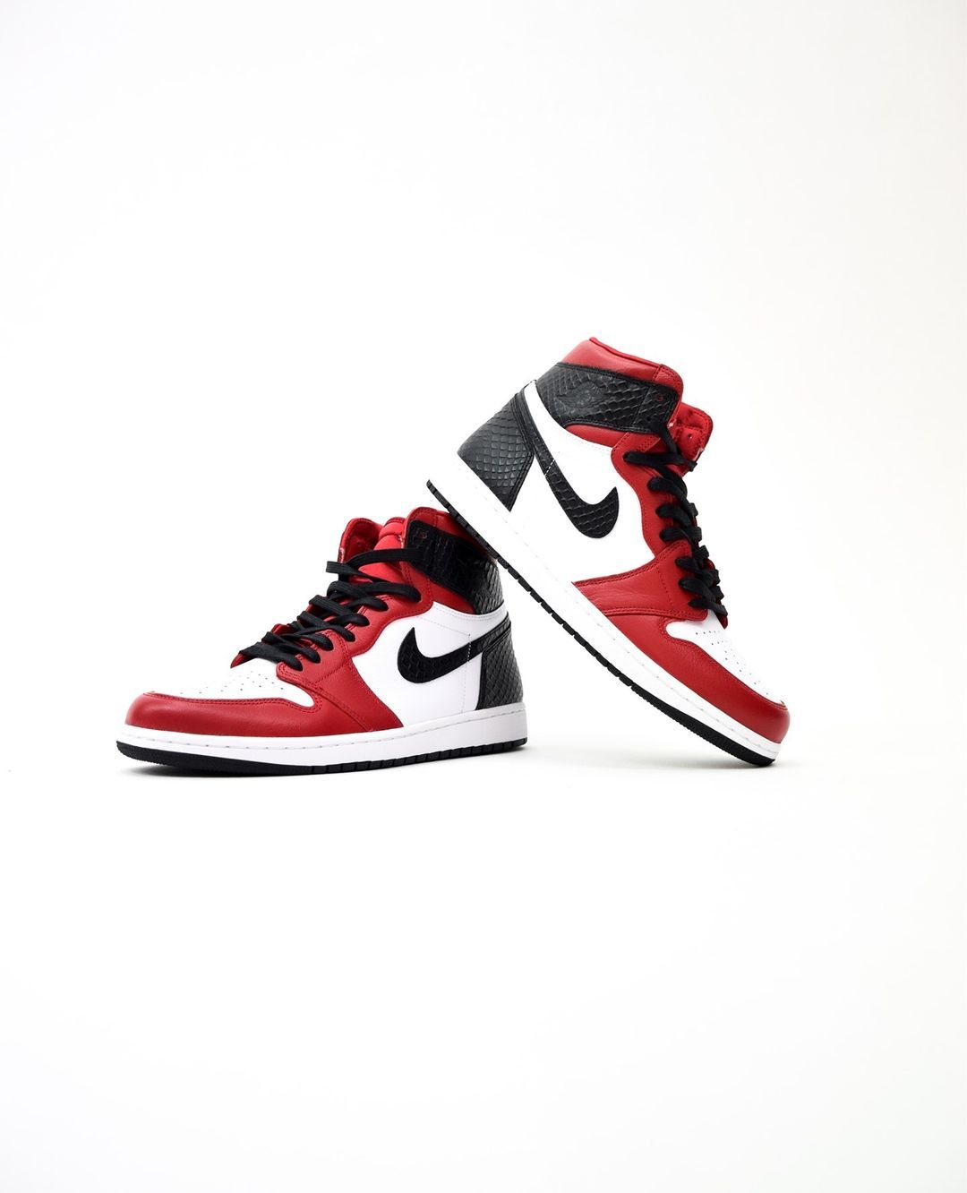 Air Jordan 1 High in the classic “Chicago”